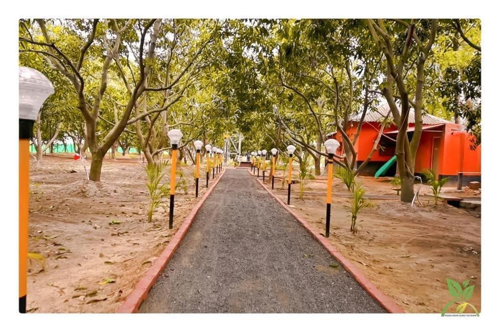 Hotel Modhubon Agro Tourism Bolpur Esterno foto