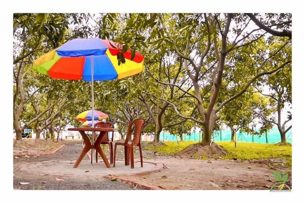 Hotel Modhubon Agro Tourism Bolpur Esterno foto